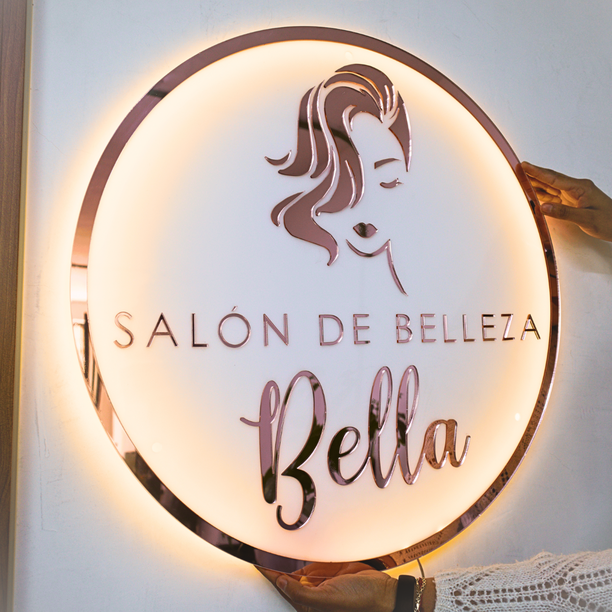 Logo en Acrílico Espejo Retroiluminado