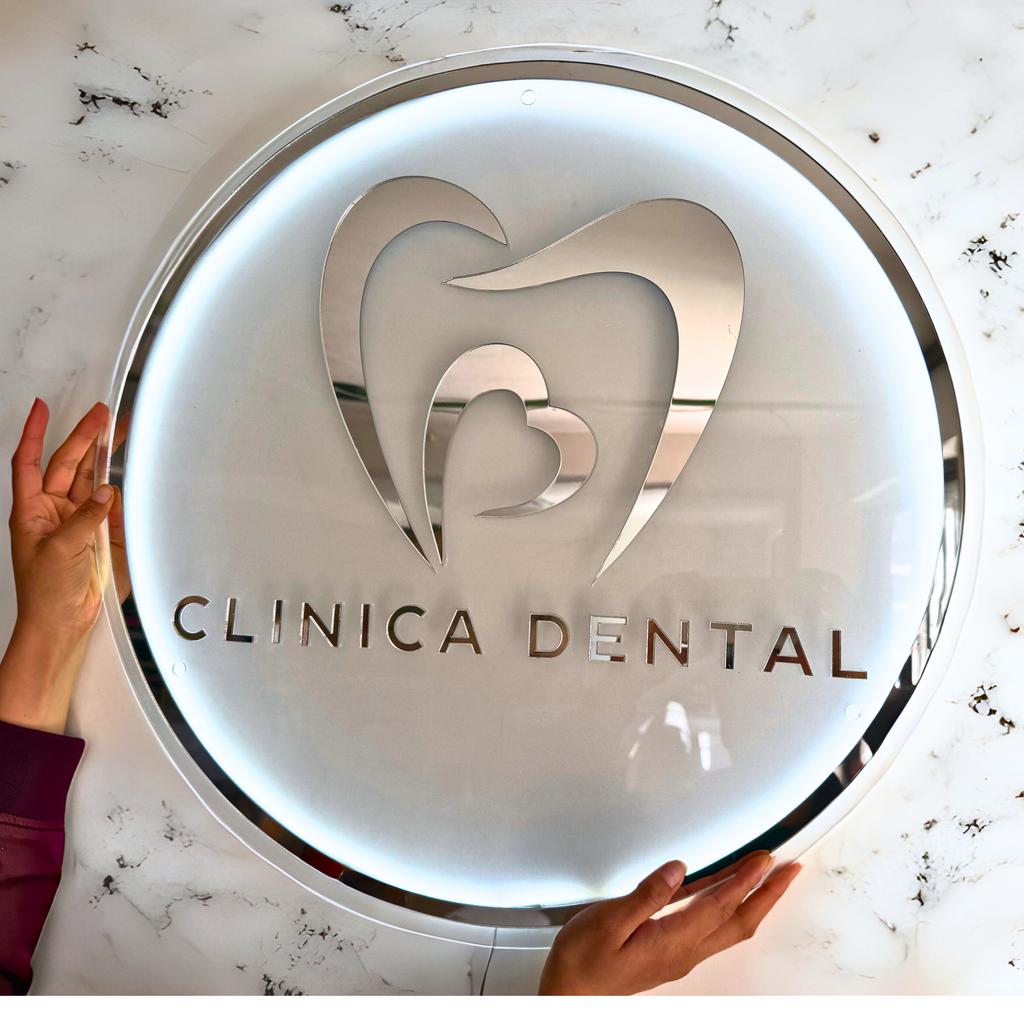 Logo en Acrílico Espejo Retroiluminado